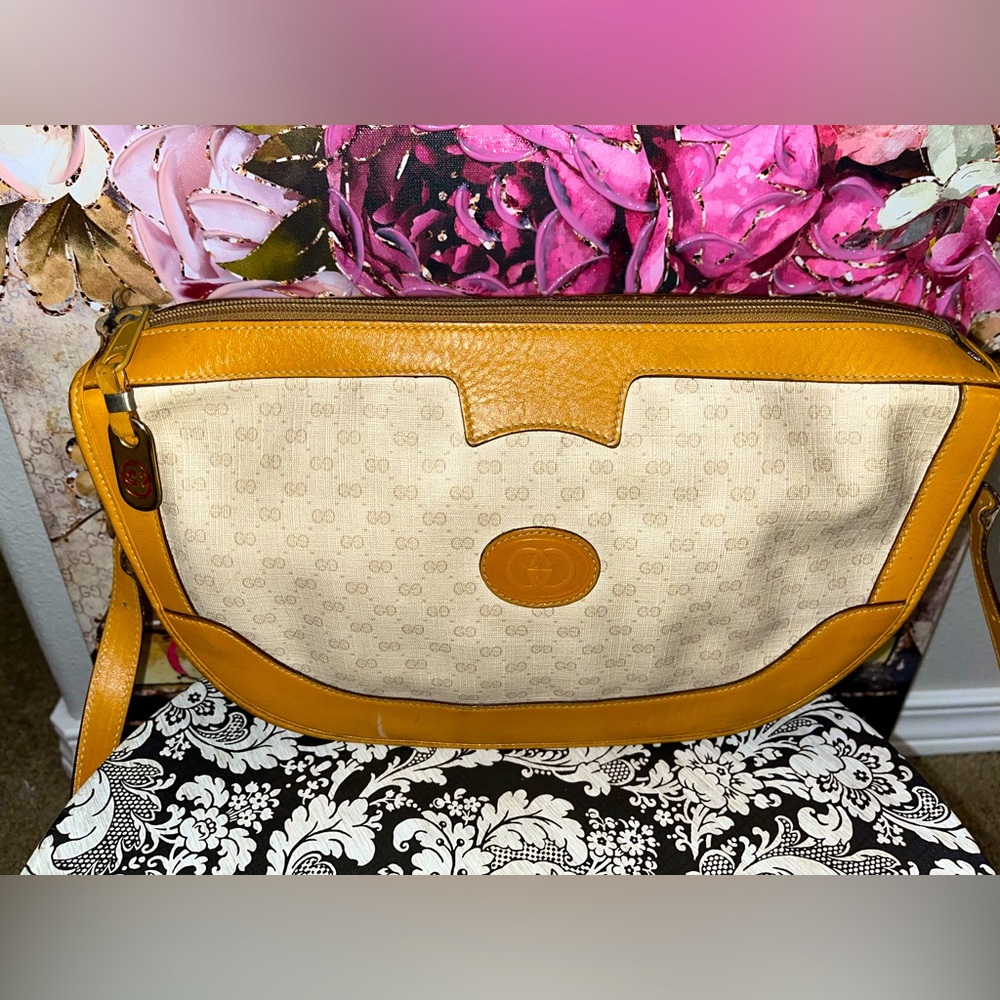 Gucci Vintage Monogram Logo GG Crossbody Bag Purse